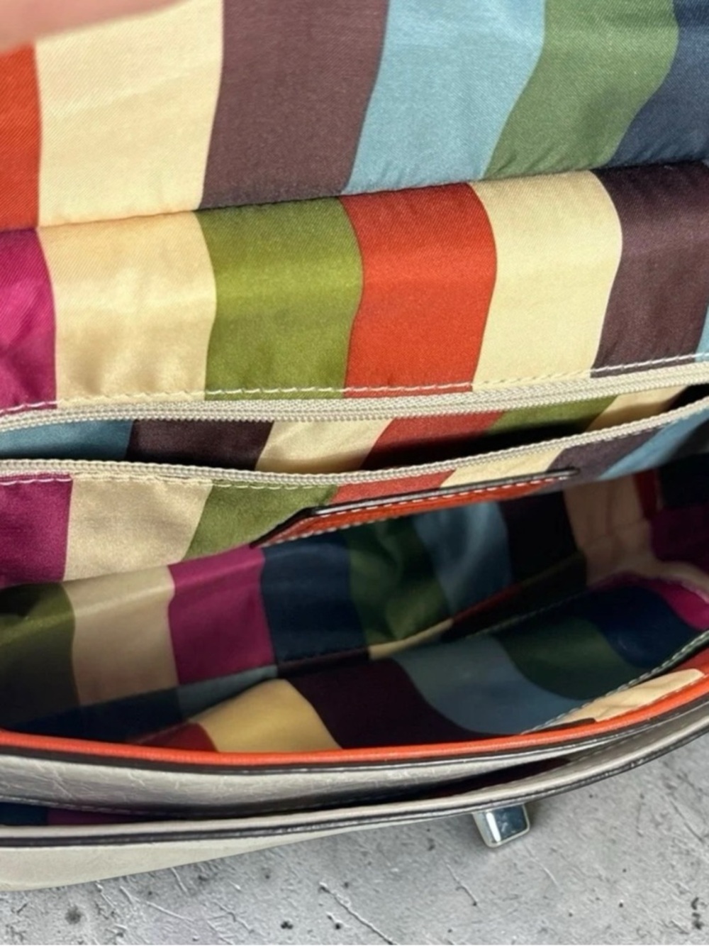 Coach Vintage Y2K City Willis 2
Way Colorblock Leather Turn
Lock Crossbody Bag - Picture 11 of 13
